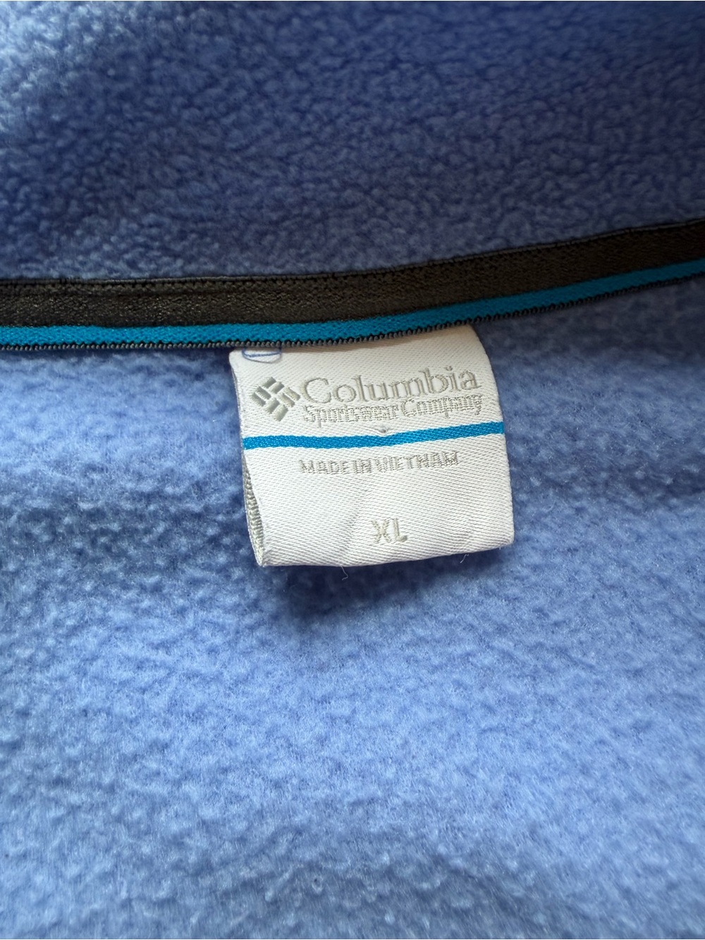 Columbia Woman’s Light Blue Fleece Jacket with Black Panels - Picture 4 of 4